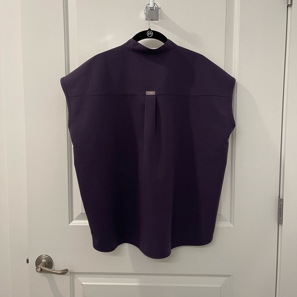NWOT LIMITED EDITION Figs Rafaela Oversized Scrub Top - Purple Shadow (M) - Picture 4 of 6